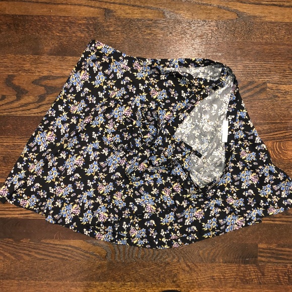 Lush Wrap-Around Skirt - Picture 4 of 4
